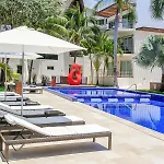 3-Level Condo With A Private Balcony & Rooftop Lounge