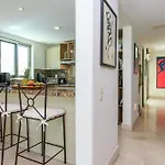 3-Level Condo With A Private Balcony & Rooftop Lounge