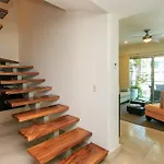 3-Level Condo With A Private Balcony & Rooftop Lounge