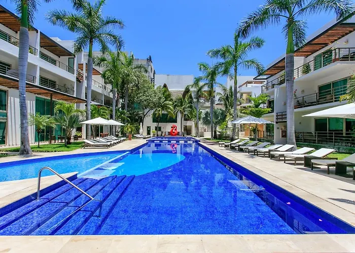 3-Level Condo With A Private Balcony & Rooftop Lounge