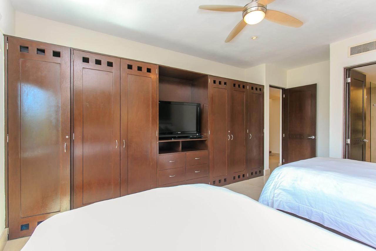 3-level With A Private Balcony & Rooftop Lounge