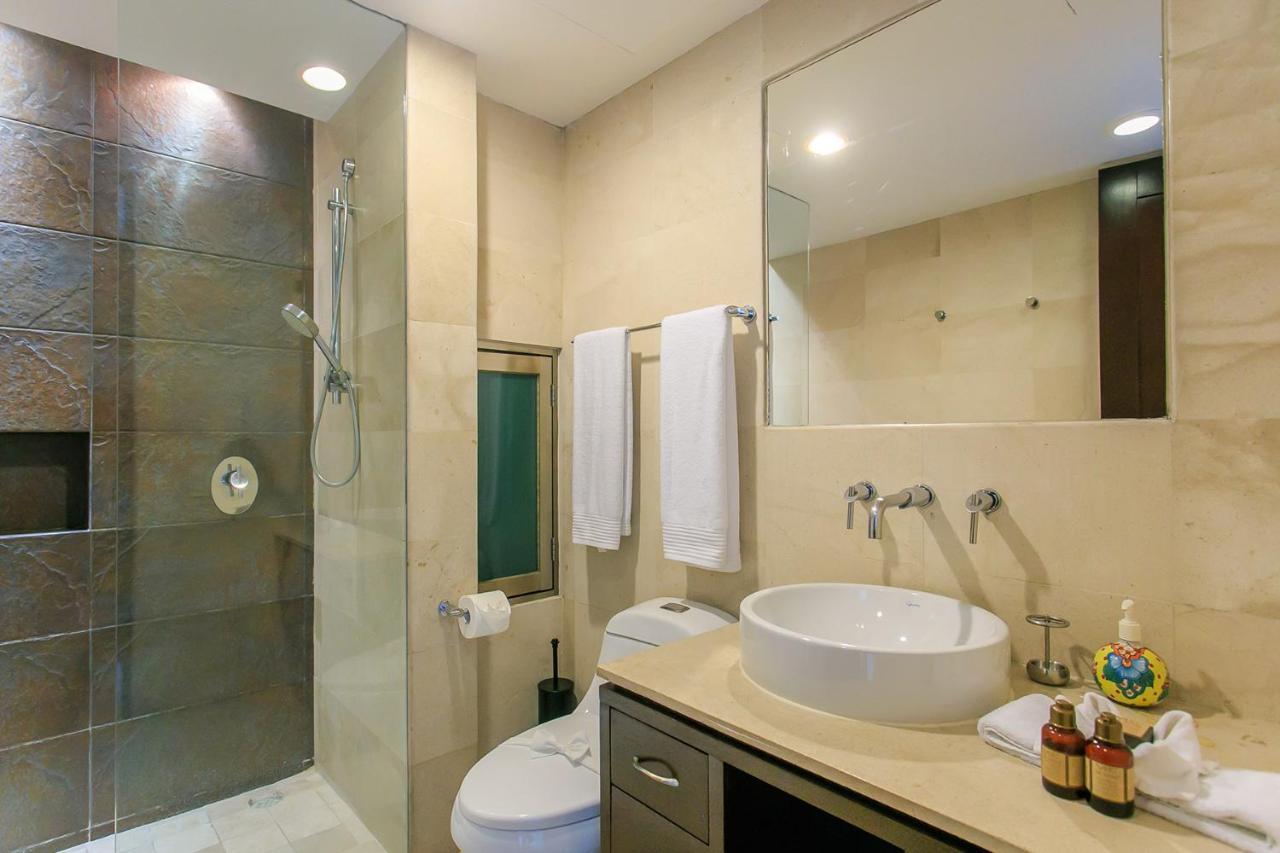 3-level With A Private Balcony & Rooftop Lounge *